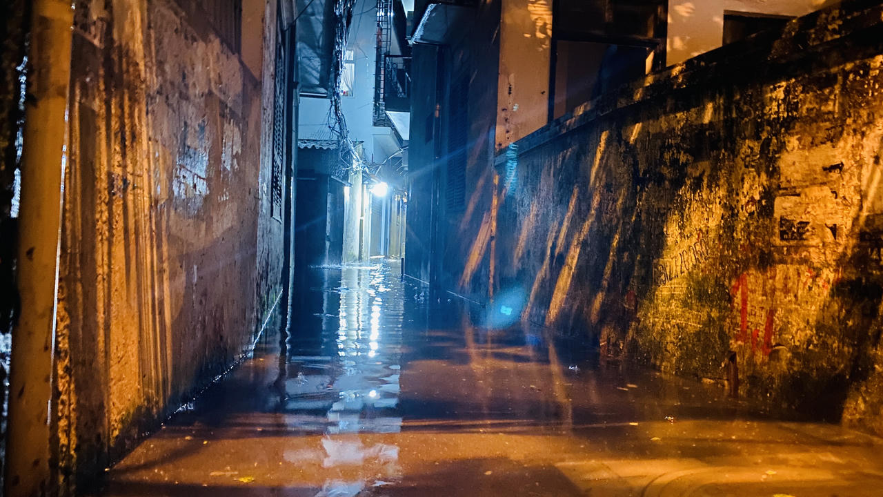 Đề phòng ngập lụt trên loạt tuyến phố ở Hà Nội 