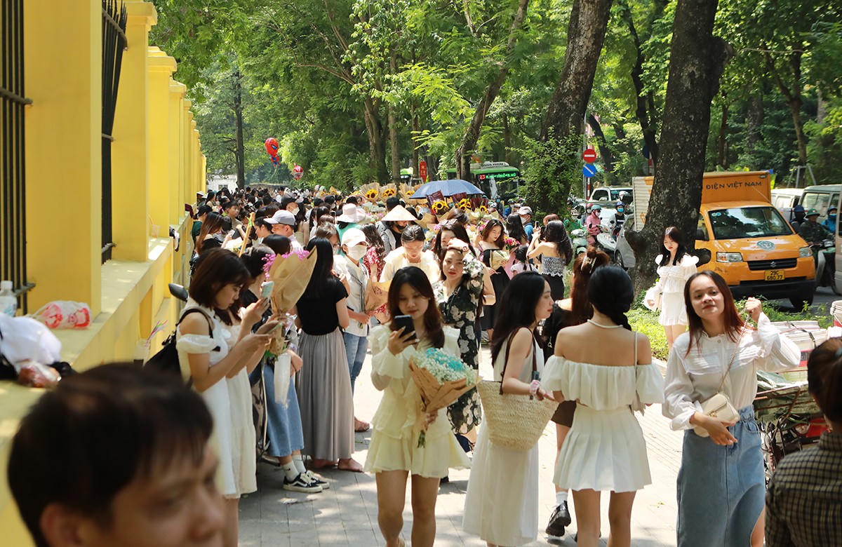 Niềm vui Trung Thu bị gián đoạn bởi siêu bão Yagi