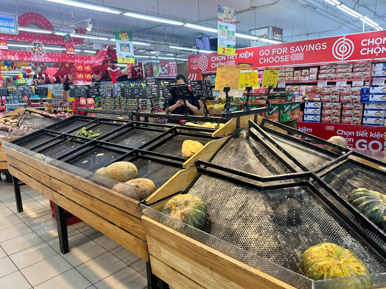 Người Hà Nội lại ‘đổ xô’ tích trữ thực phẩm sau bão