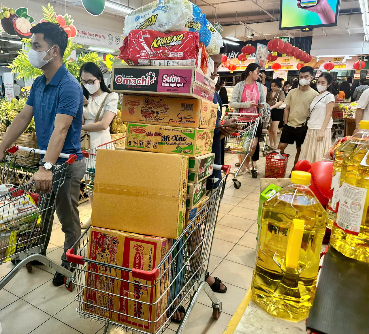 Người Hà Nội lại ‘đổ xô’ tích trữ thực phẩm sau bão