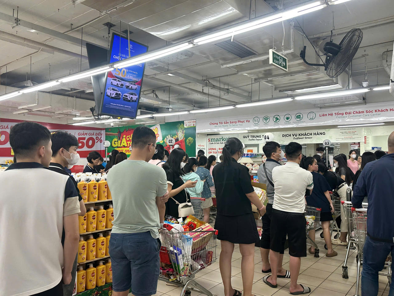 Người Hà Nội lại ‘đổ xô’ tích trữ thực phẩm sau bão