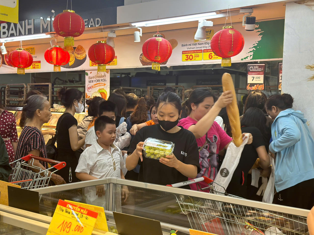 Người Hà Nội lại ‘đổ xô’ tích trữ thực phẩm sau bão