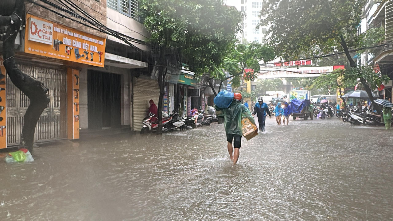 Nước dâng cao đã ngập úng các khu vực ven sông Hồng 