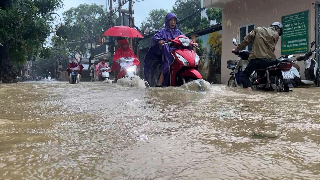 Nước dâng cao đã ngập úng các khu vực ven sông Hồng 