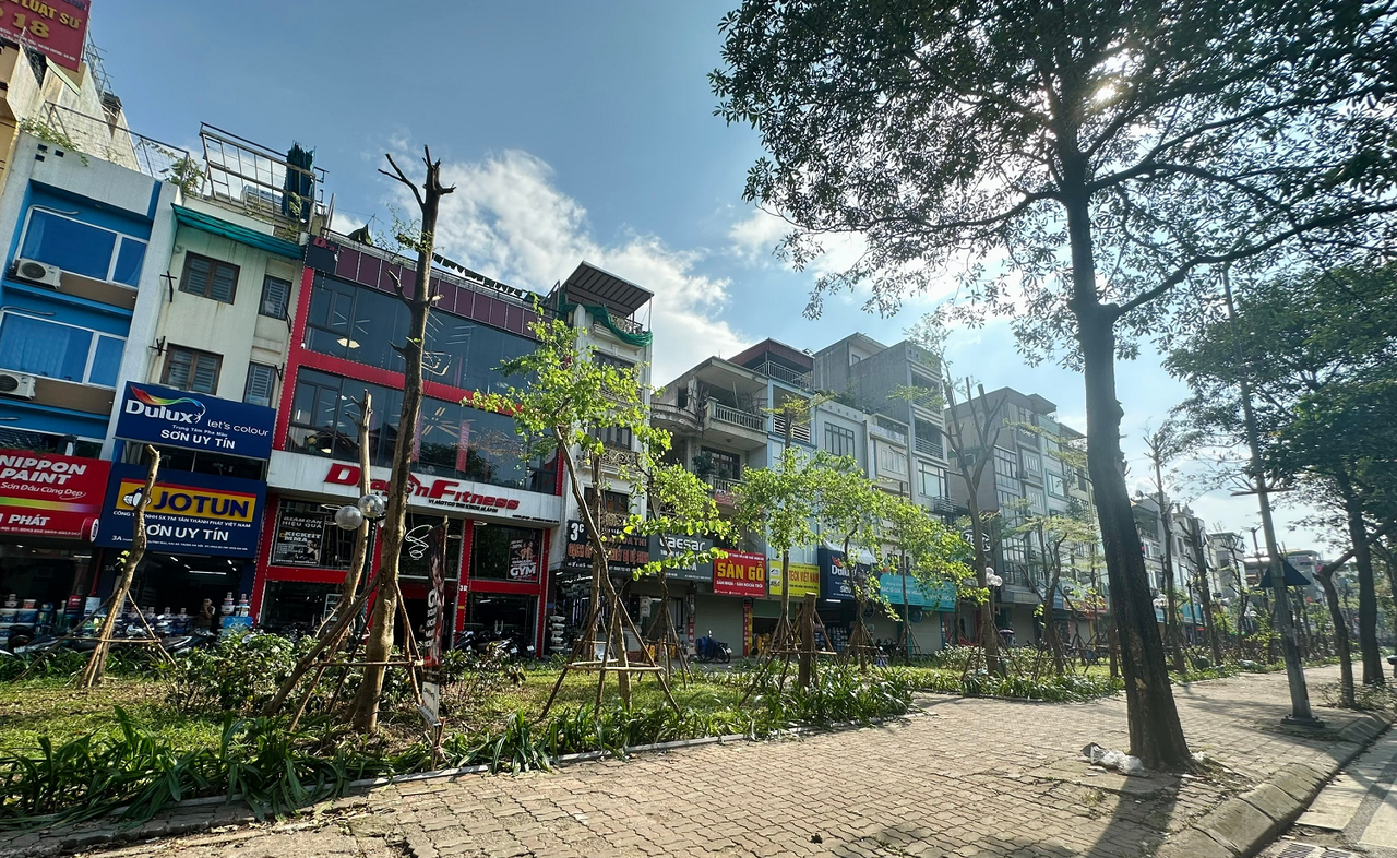 Phố phường Hà Nội ‘thay áo’ sau đợt tổng dọn dẹp tàn dư bão số 3