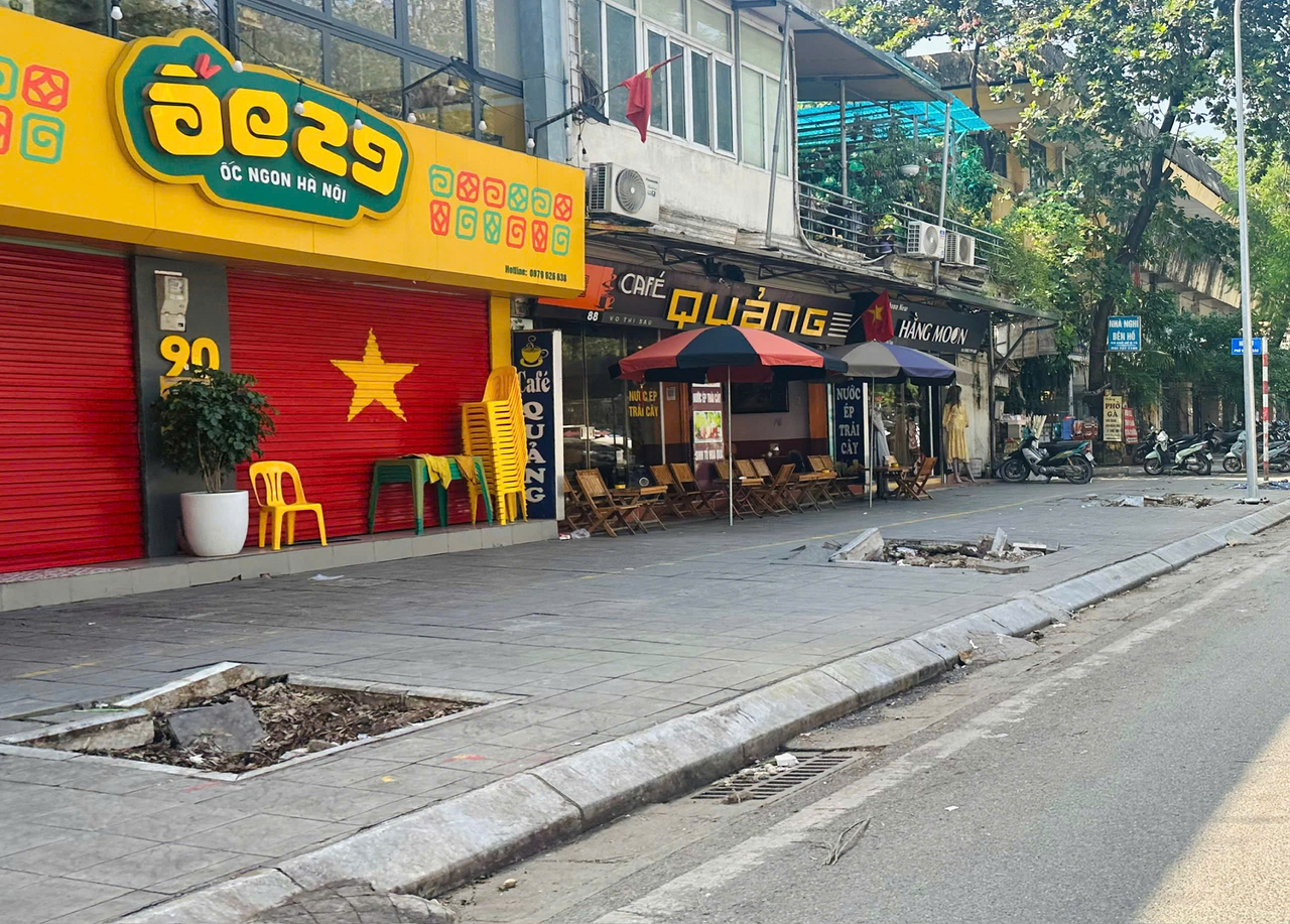 Phố phường Hà Nội ‘thay áo’ sau đợt tổng dọn dẹp tàn dư bão số 3