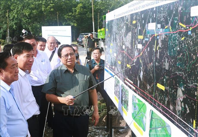 Thủ tướng: Bình Dương cần tiên phong xanh hóa, số hóa nền kinh tế