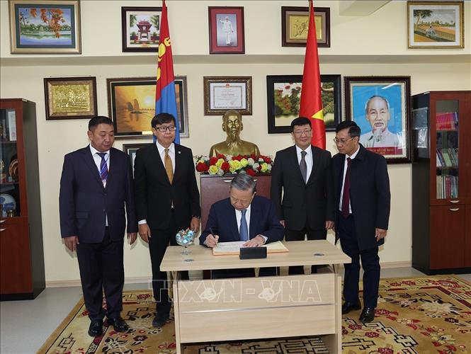 Tổng Bí thư, Chủ tịch nước Tô Lâm thăm Trường mang tên Chủ tịch Hồ Chí Minh tại Mông Cổ