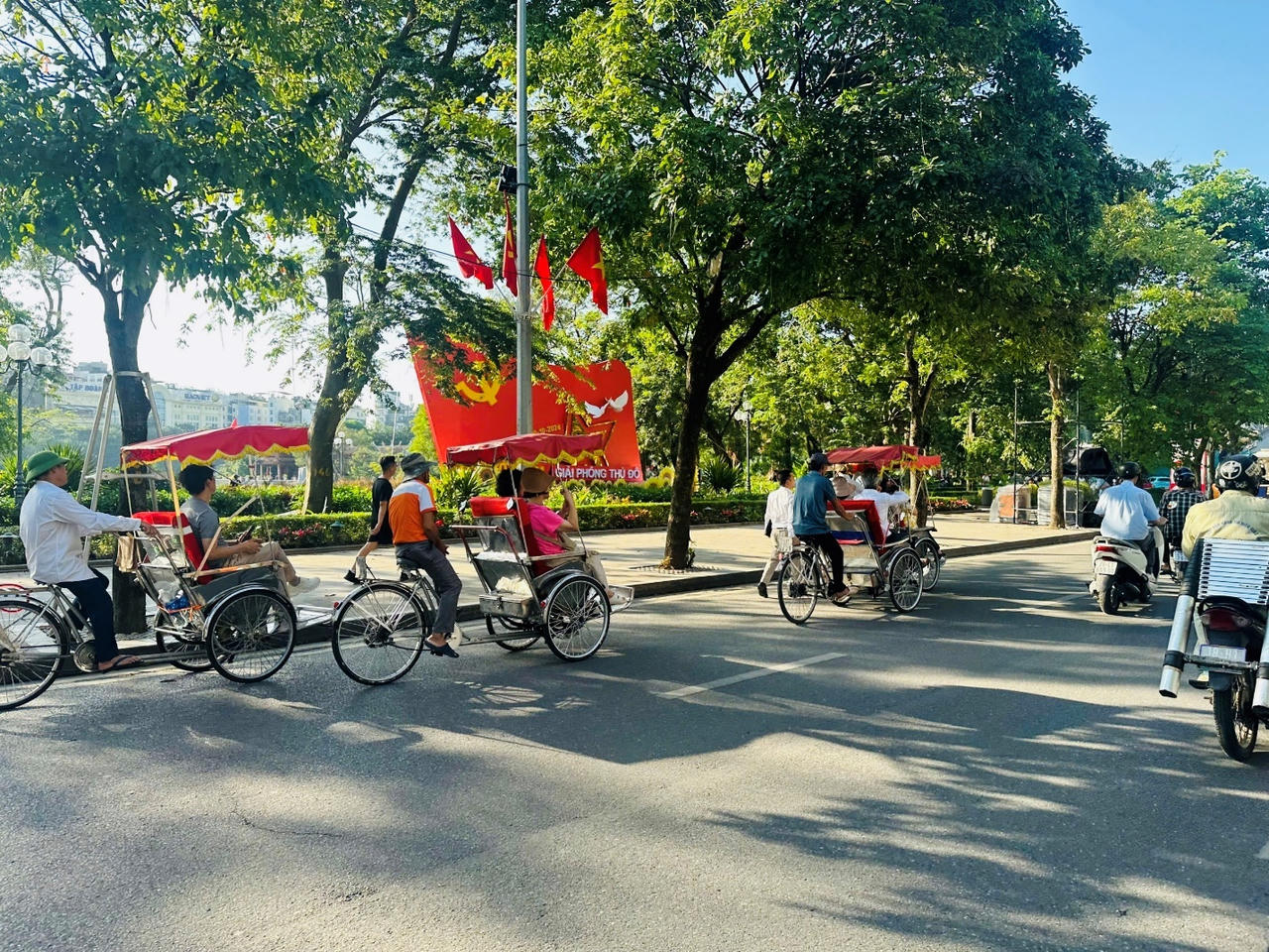 Dịu dàng cuốn hút vẻ đẹp thu Hà Nội 