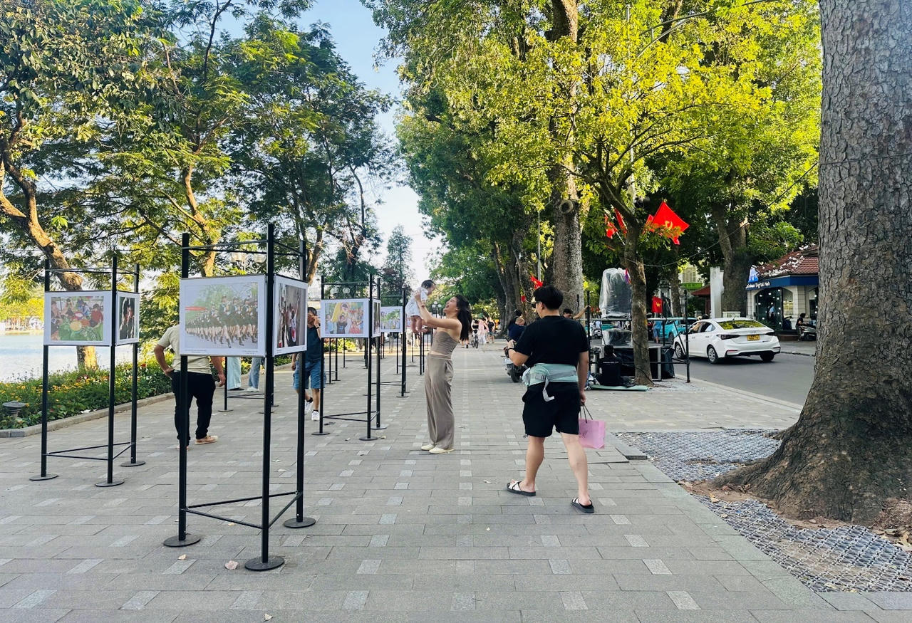 Dịu dàng cuốn hút vẻ đẹp thu Hà Nội 