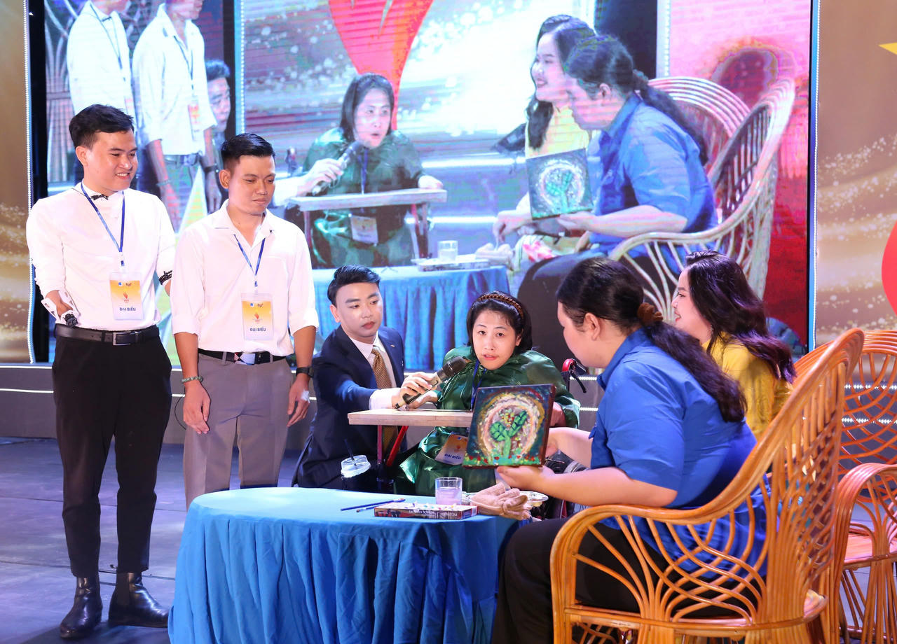 Toả sáng Nghị lực Việt 2024 - Tuyên dương 38 gương thanh niên khuyết tật tiêu biểu
