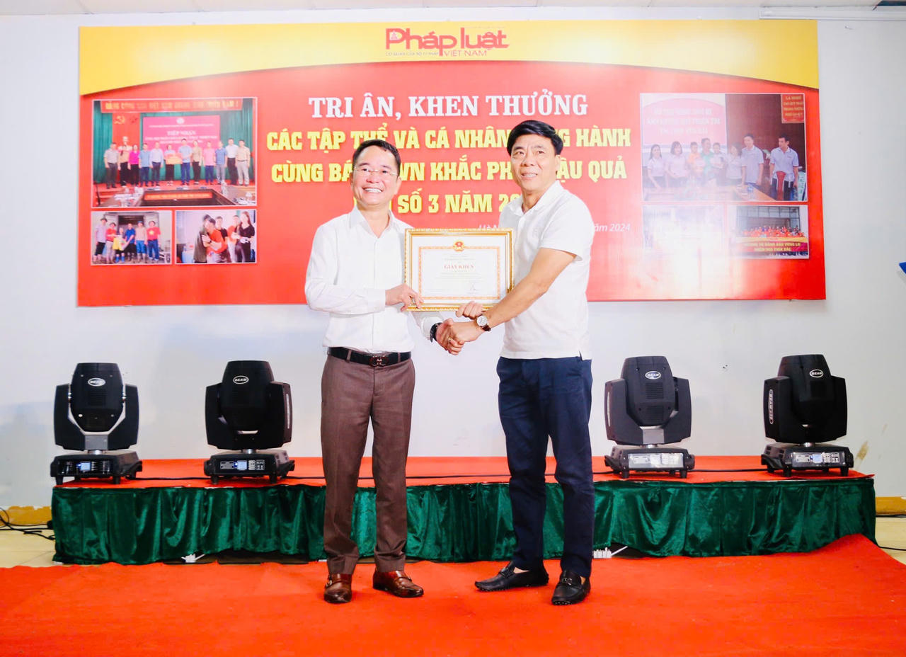 Báo Pháp luật Việt Nam tri ân, khen thưởng cá nhân, doanh nghiệp chung sức hỗ trợ đồng bào thiệt hại do bão lũ 