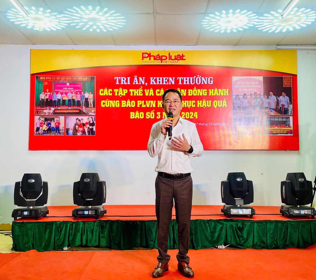 Báo Pháp luật Việt Nam tri ân, khen thưởng cá nhân, doanh nghiệp chung sức hỗ trợ đồng bào thiệt hại do bão lũ 