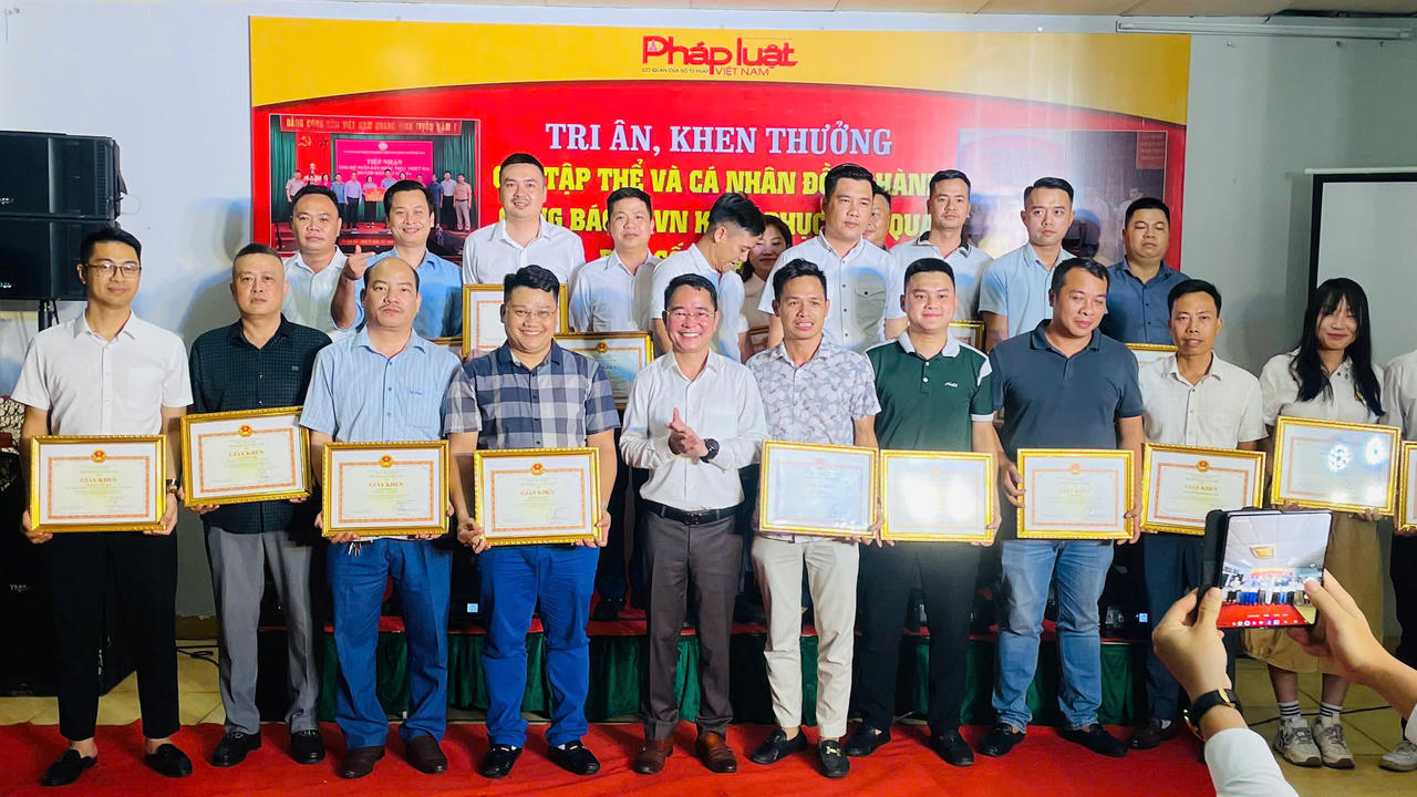 Báo Pháp luật Việt Nam tri ân, khen thưởng cá nhân, doanh nghiệp chung sức hỗ trợ đồng bào thiệt hại do bão lũ 