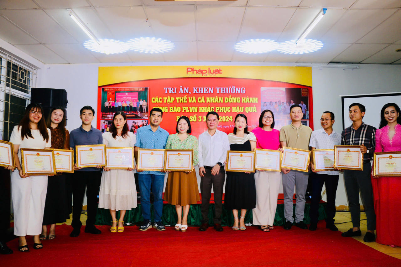 Báo Pháp luật Việt Nam tri ân, khen thưởng cá nhân, doanh nghiệp chung sức hỗ trợ đồng bào thiệt hại do bão lũ 