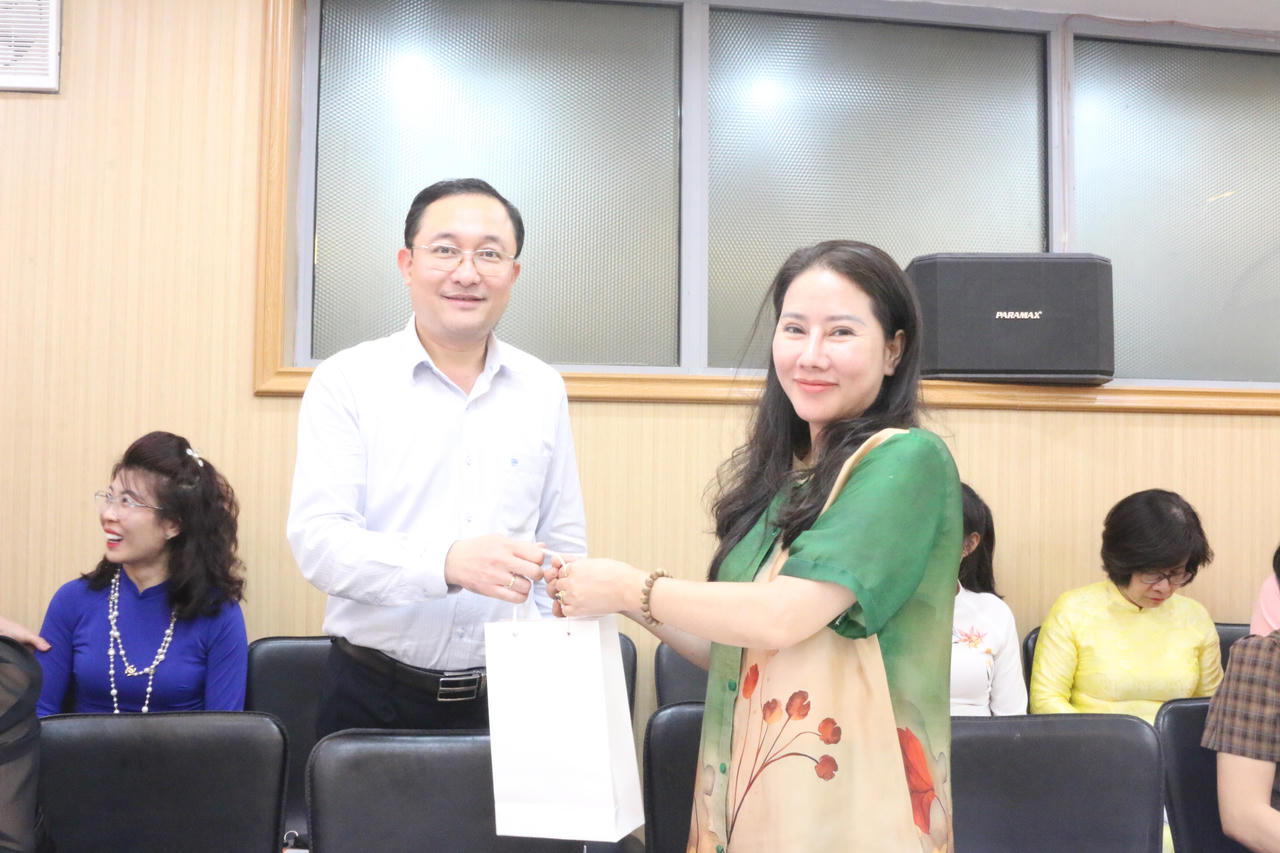 Nữ cán bộ ngành Tư pháp tự tin, tỏa sáng dịp 20/10