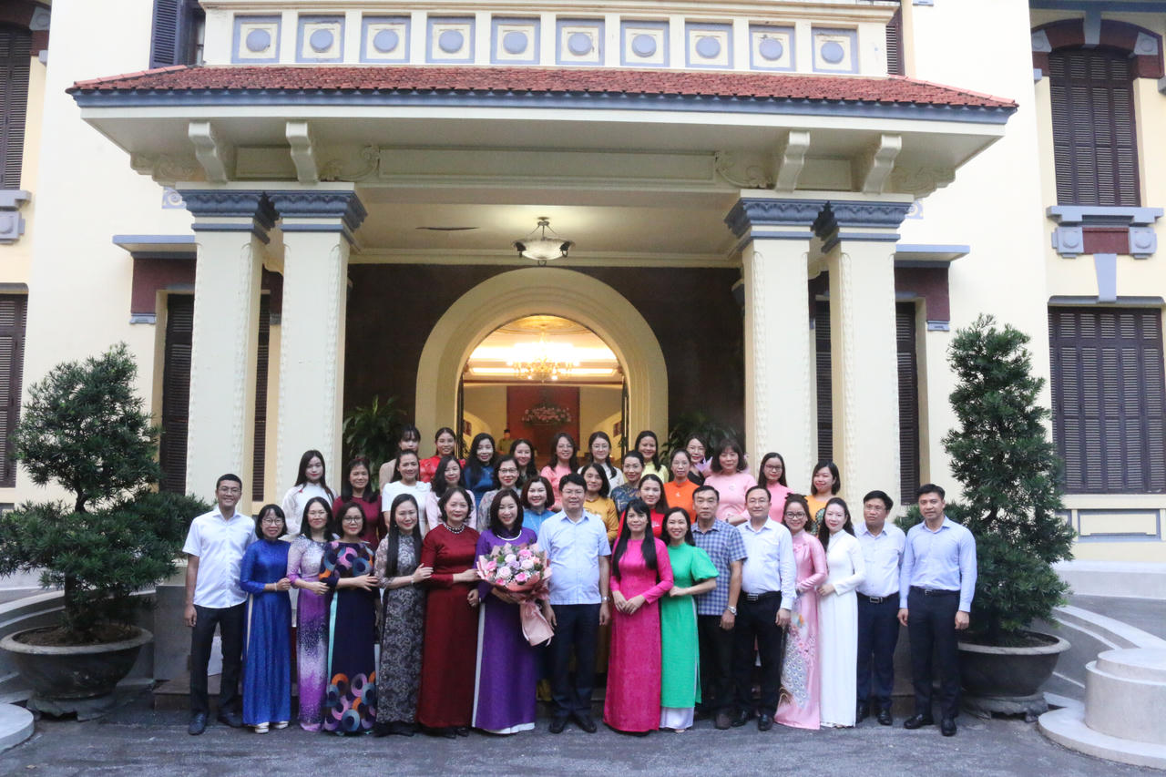 Nữ cán bộ ngành Tư pháp tự tin, tỏa sáng dịp 20/10