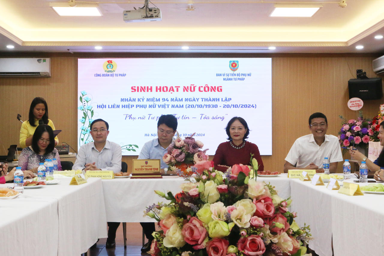 Nữ cán bộ ngành Tư pháp tự tin, tỏa sáng dịp 20/10