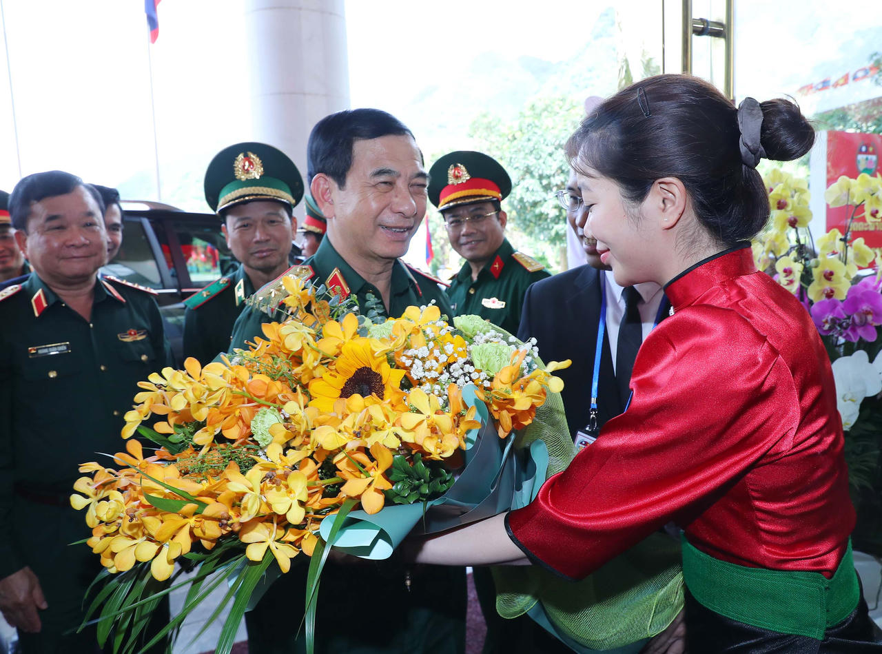 Bộ trưởng Phan Văn Giang làm việc với Ban Thường vụ Tỉnh ủy Sơn La