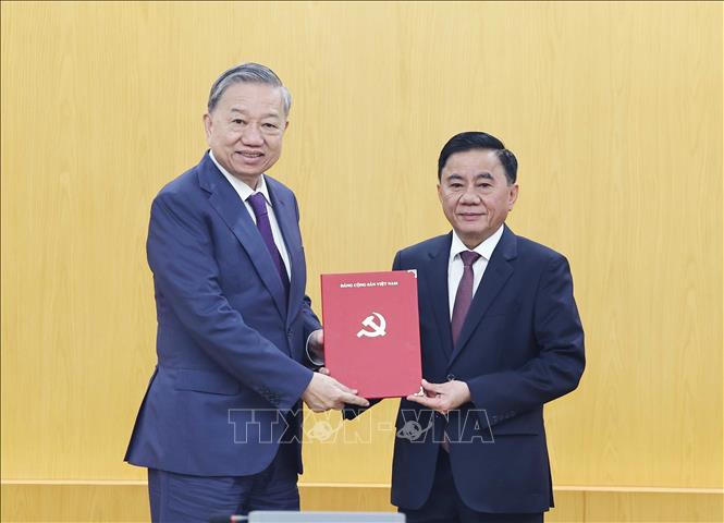 Tổng Bí thư Tô Lâm phát biểu giao nhiệm vụ cho Thường trực Ban Bí thư Trần Cẩm Tú 