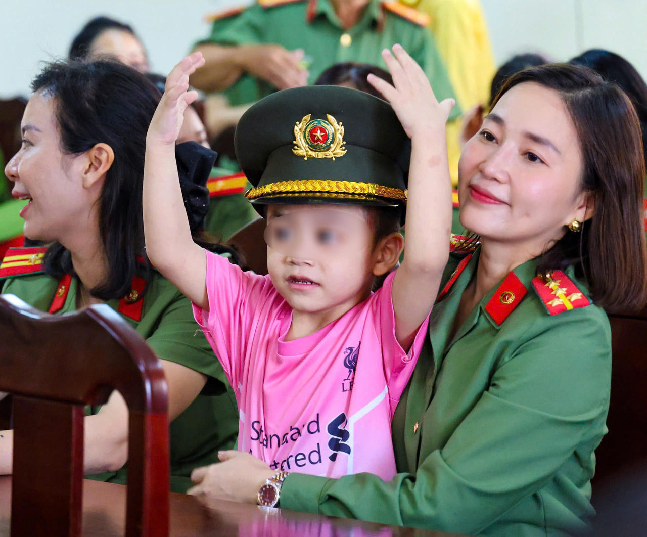 140 phần quà nghĩa tình tặng các em nhỏ tại Trung tâm công tác xã hội thành phố Cần Thơ 