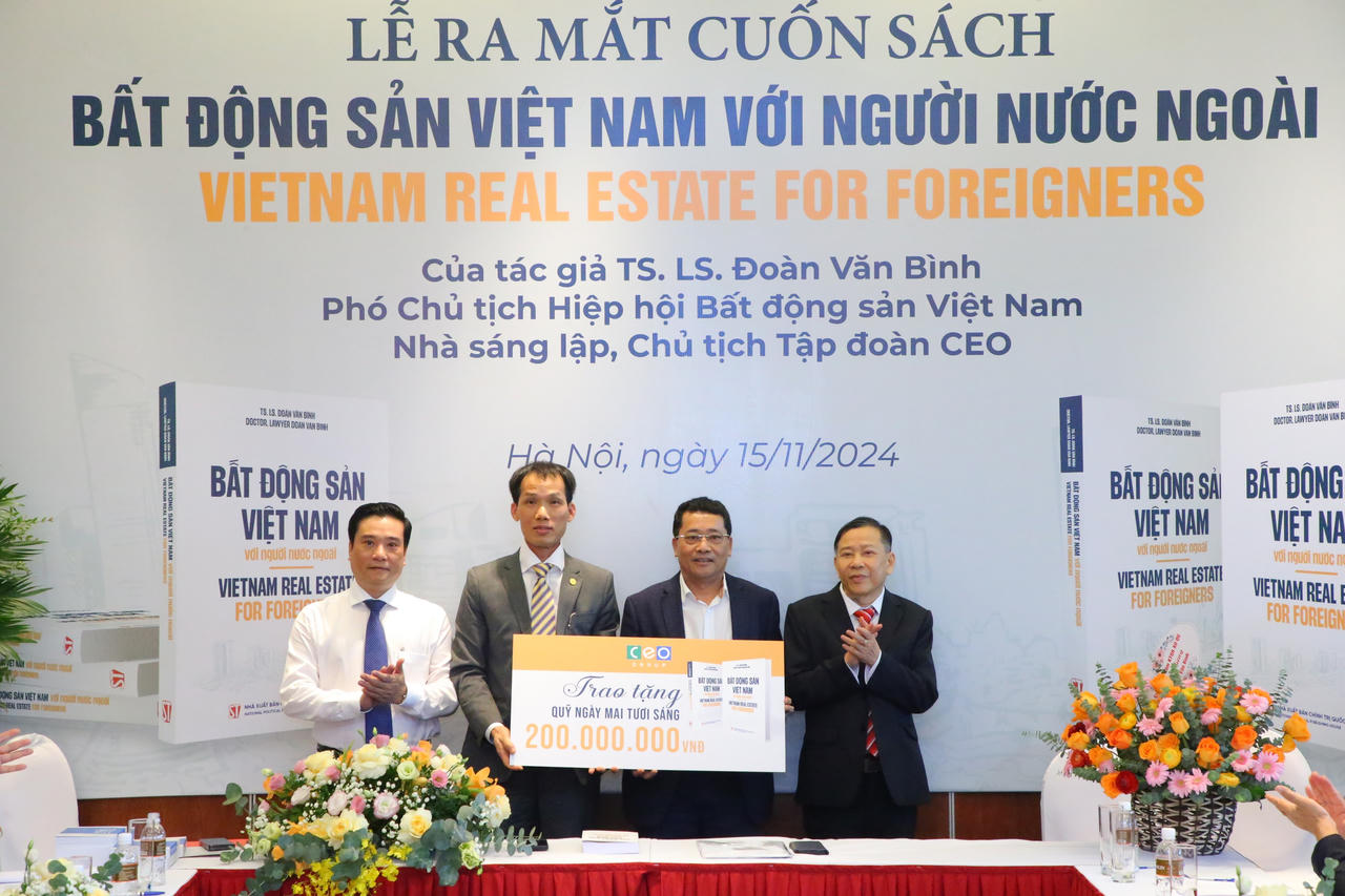 TS. LS Đoàn Văn Bình ra mắt cuốn sách song ngữ ‘Bất động sản Việt Nam với người nước ngoài’ 