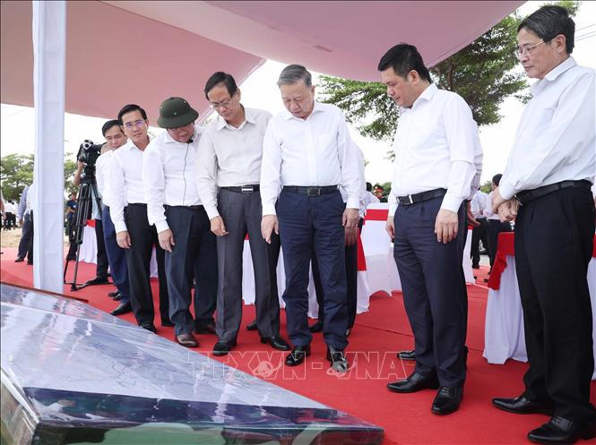 Tổng Bí thư Tô Lâm thăm và kiểm tra một số cơ sở kinh tế, văn hóa, xã hội tại Ninh Thuận