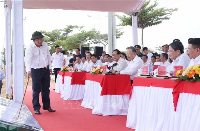 Tổng Bí thư Tô Lâm thăm và kiểm tra một số cơ sở kinh tế, văn hóa, xã hội tại Ninh Thuận