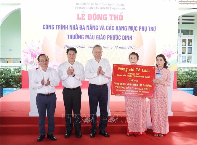 Tổng Bí thư Tô Lâm thăm và kiểm tra một số cơ sở kinh tế, văn hóa, xã hội tại Ninh Thuận