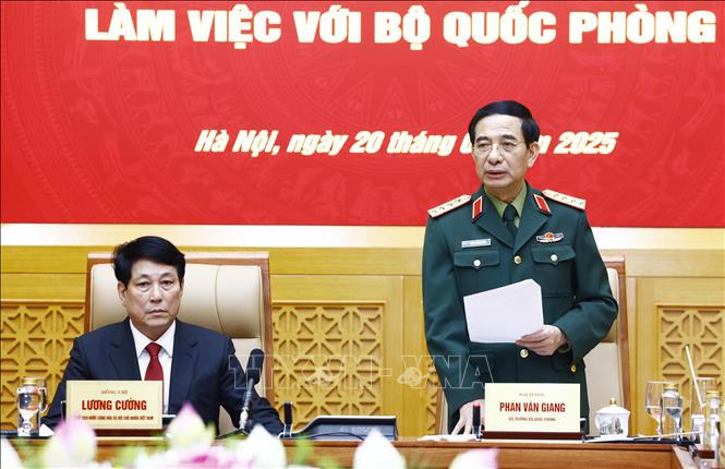 Chủ tịch nước: Quân đội cần gương mẫu tiếp tục thực hiện Nghị quyết số 18-NQ/TW