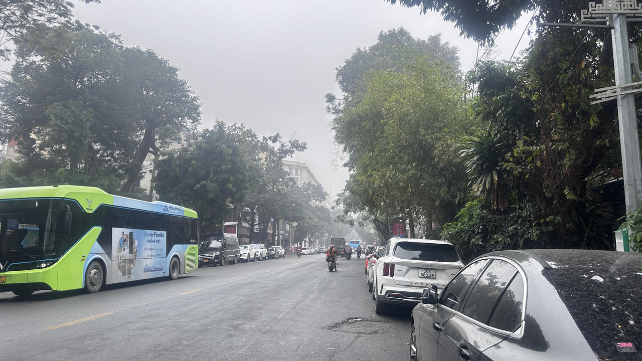 Chuyên gia lý giải tình trạng Hà Nội 'chìm' trong màn sương mù