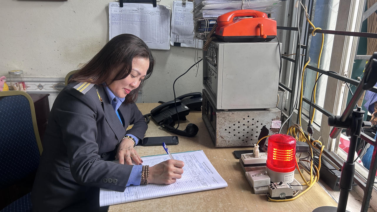 “Bóng hồng thép” phía sau những chuyến tàu 