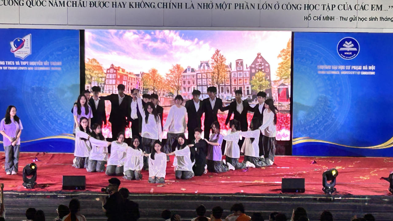 "Bùng nổ" với English Festival của học sinh mái trường mang tên Bác