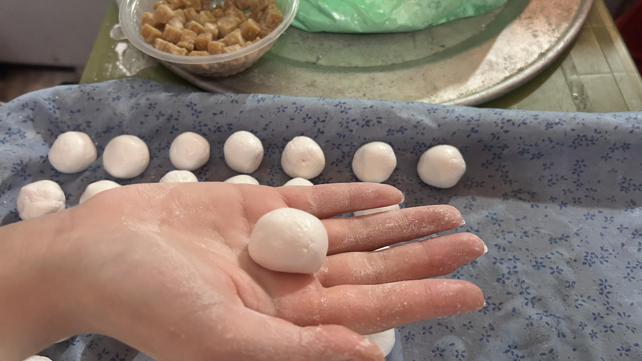 Xuyên đêm làm bánh trôi, bánh chay nhân dịp Tết Hàn thực