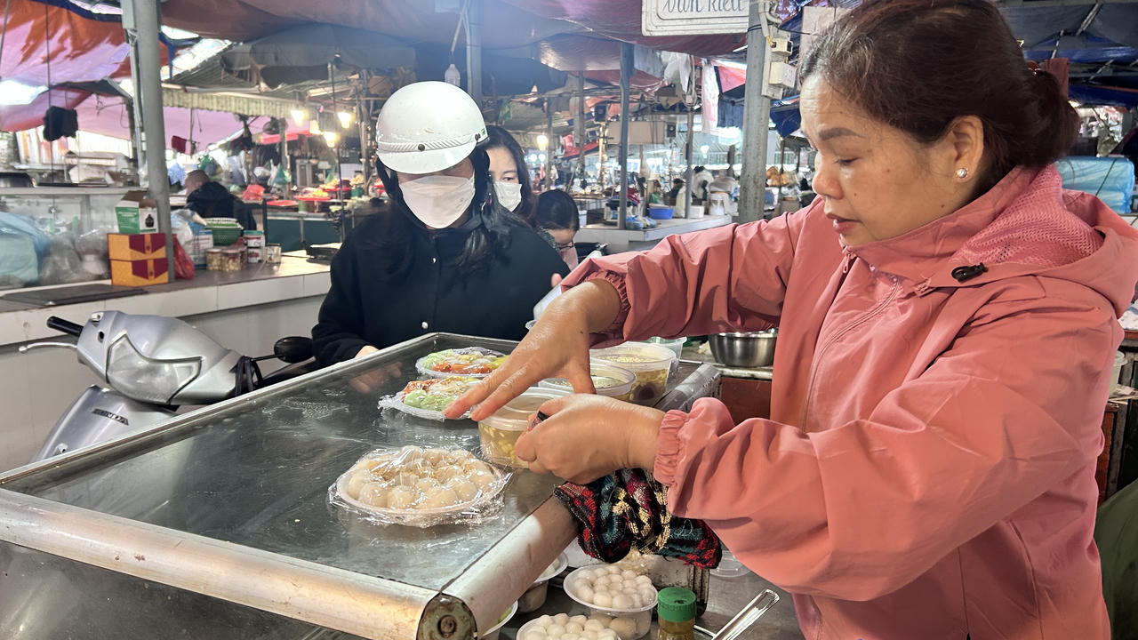 Xuyên đêm làm bánh trôi, bánh chay nhân dịp Tết Hàn thực