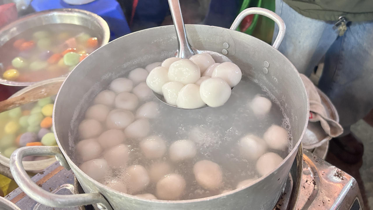 Xuyên đêm làm bánh trôi, bánh chay nhân dịp Tết Hàn thực
