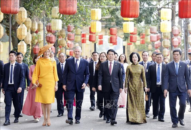 Chủ tịch nước Lương Cường và Nhà Vua Philippe tham quan Hoàng thành Thăng Long