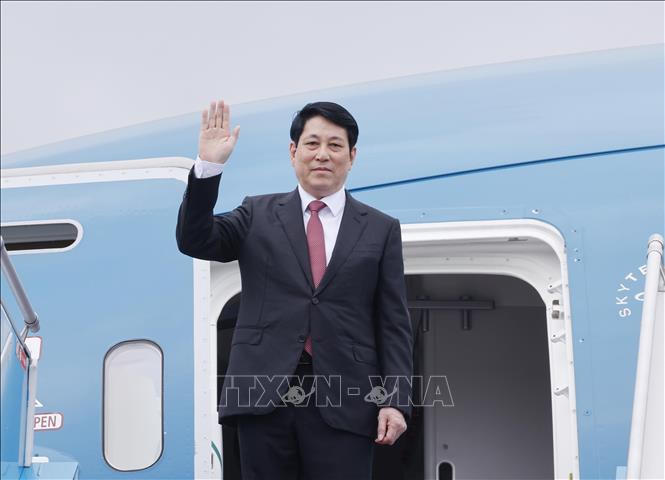 Chủ tịch nước Lương Cường lên đường thăm cấp Nhà nước đến Lào