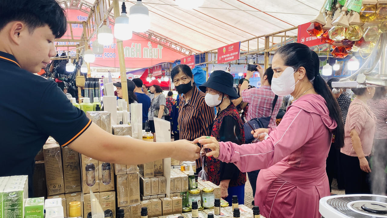 Phiên chợ đặc biệt quy tụ hơn 500 sản phẩm OCOP, nông sản, đặc sản làng nghề 