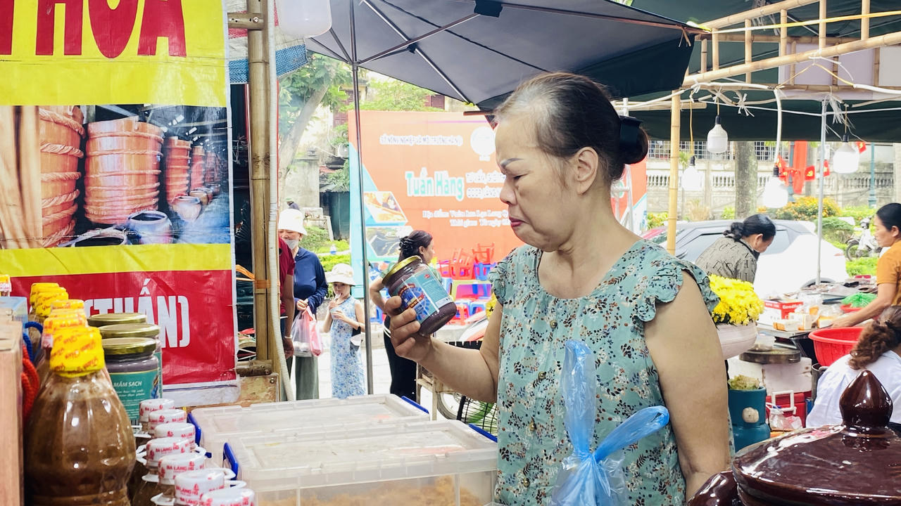 Phiên chợ đặc biệt quy tụ hơn 500 sản phẩm OCOP, nông sản, đặc sản làng nghề 