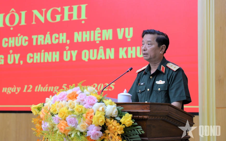 Thượng tướng Trịnh Văn Quyết chủ trì Hội nghị bàn giao chức trách, nhiệm vụ Bí thư Đảng ủy, Chính ủy Quân khu 4