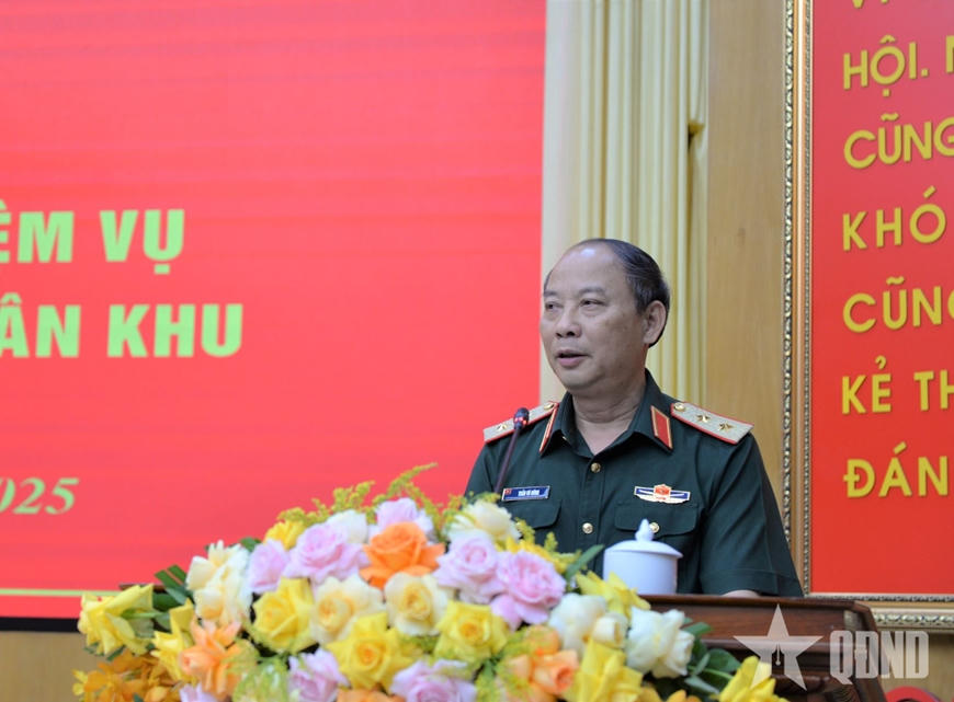 Thượng tướng Trịnh Văn Quyết chủ trì Hội nghị bàn giao chức trách, nhiệm vụ Bí thư Đảng ủy, Chính ủy Quân khu 4