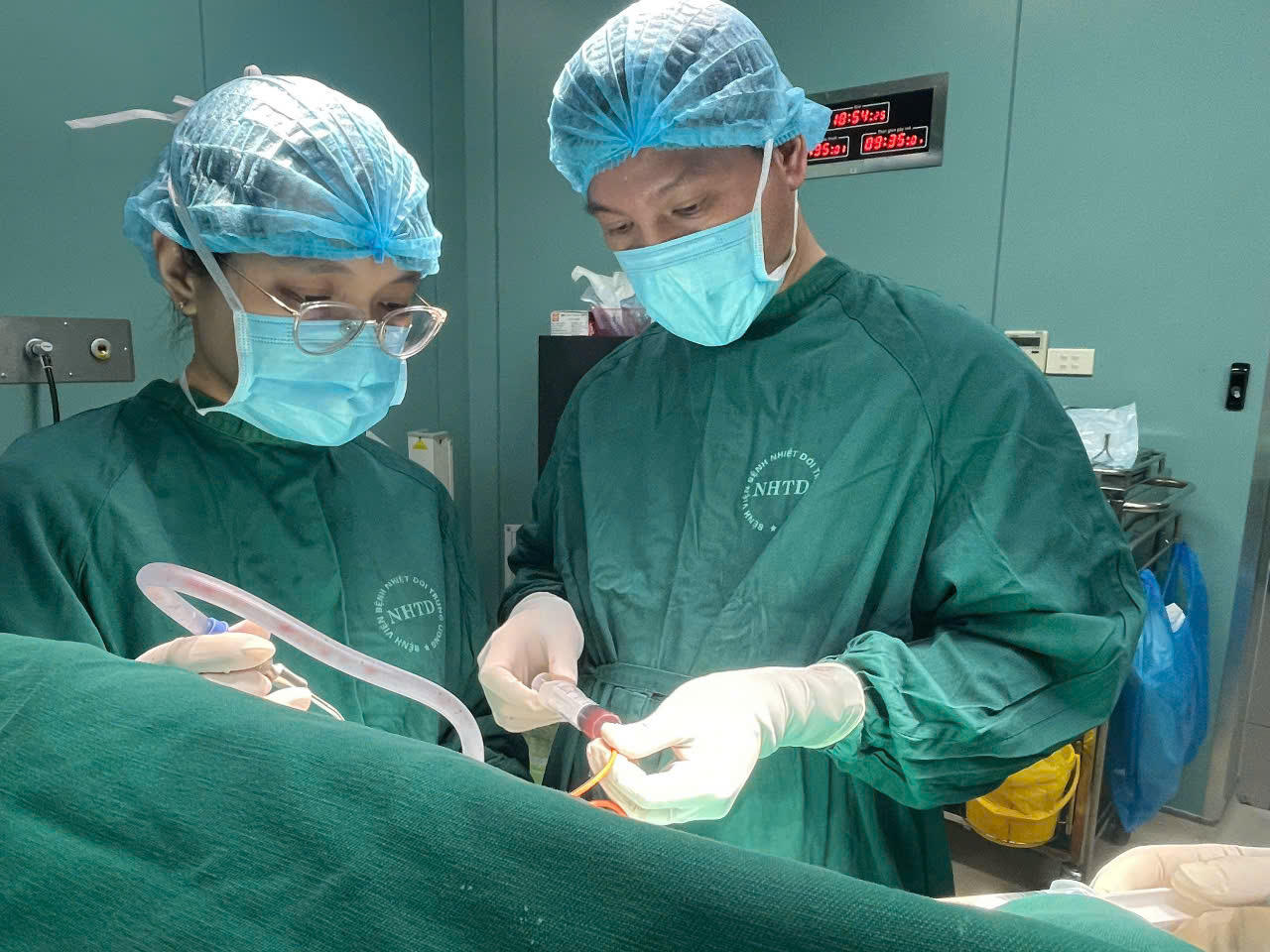 Đau đầu sau 1 tháng ngã xe, nam thanh niên phát hiện bị tụ máu, có nguy cơ liệt nửa người