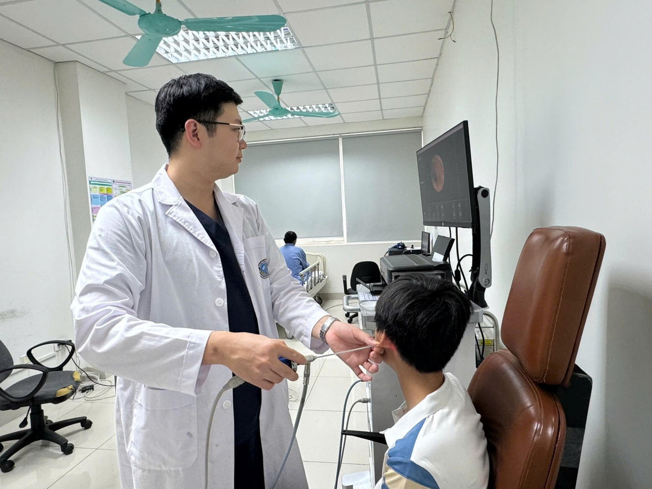 Bị đỉa ký sinh trong mũi vì thói quen thường gặp ở trẻ nhỏ 