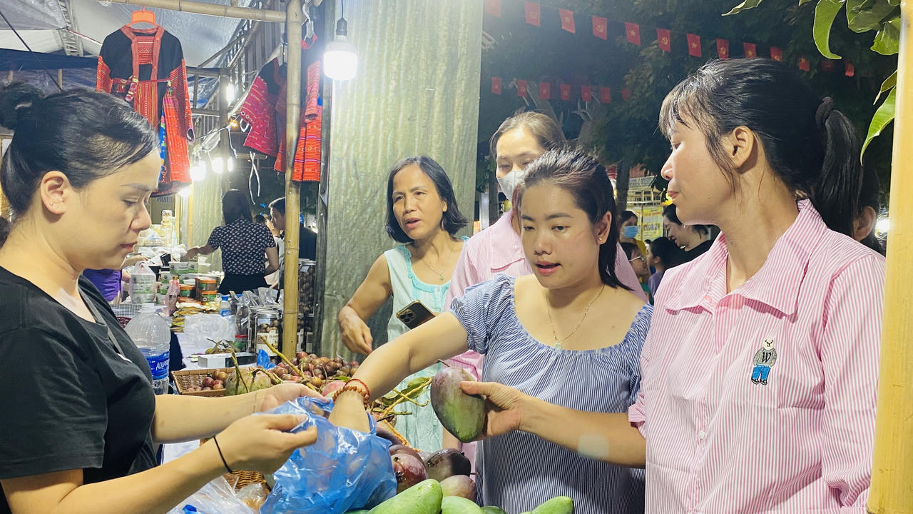 Hơn 1.000 sản phẩm OCOP của ba miền quy tụ tại phiên chợ đặc biệt giữa Thủ đô