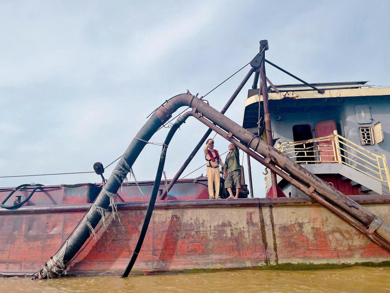 Phát hiện vụ thác cát trái phép trên địa bàn Hà Nội