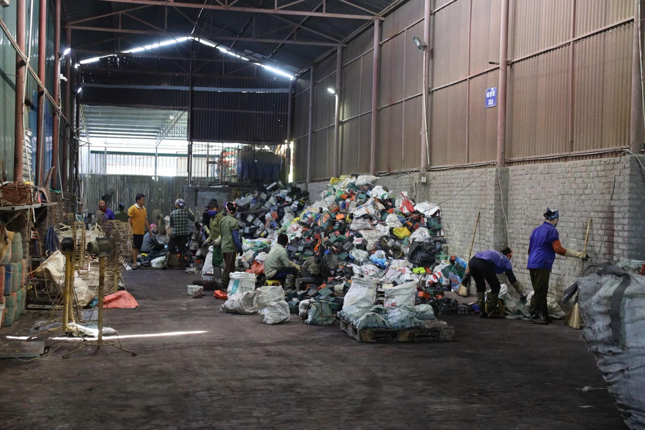 Phát hiện công ty xả chất thải chưa qua xử lý ra môi trường ở Hưng Yên