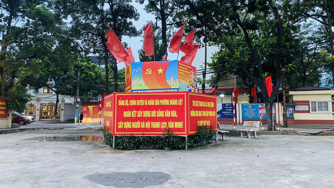 Hà Nội rực rỡ cờ hoa chào đón ngày chính thức vận hành chính quyền địa phương 2 cấp