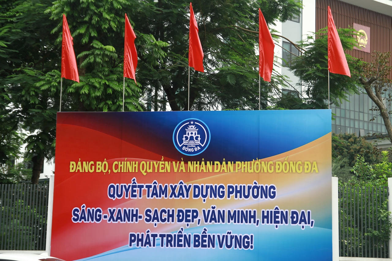 Hà Nội rực rỡ cờ hoa chào đón ngày chính thức vận hành chính quyền địa phương 2 cấp