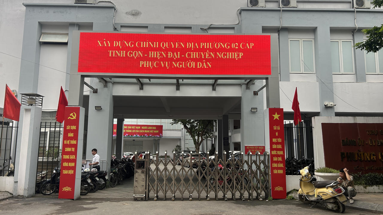 Hà Nội rực rỡ cờ hoa chào đón ngày chính thức vận hành chính quyền địa phương 2 cấp